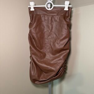 MESHKI Naomi Faux Leather Ruched Bodycon mini skirt chocolate brown size M NWT‎